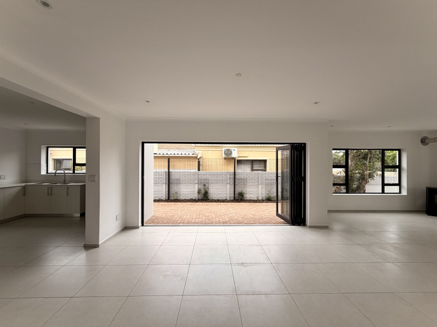 To Let 4 Bedroom Property for Rent in Heritage Park Western Cape